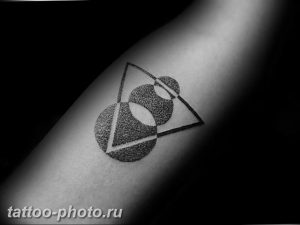 фото тату треугольник с кругом 11.12.2018 №087 - triangle with - tattoo-photo.ru